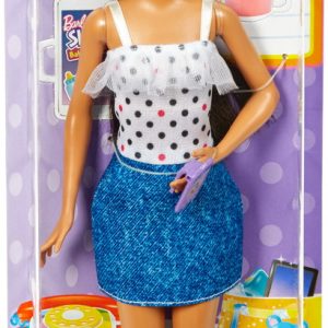 PAPUSA BARBIE GAMA FAMILY BONA BRUNETA CU FUSTITA BLUEJEANS